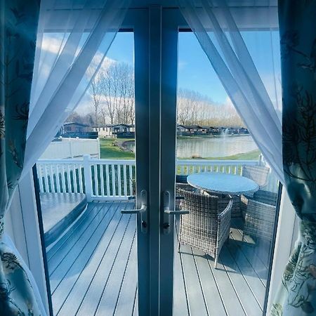 The Poplars Lodge With Hot Tub York Bagian luar foto