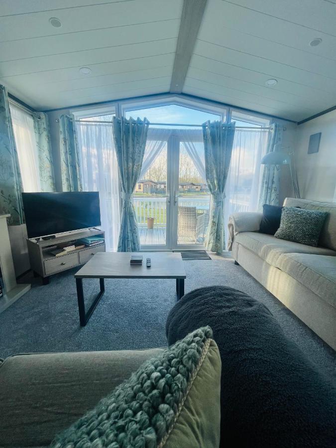 The Poplars Lodge With Hot Tub York Bagian luar foto